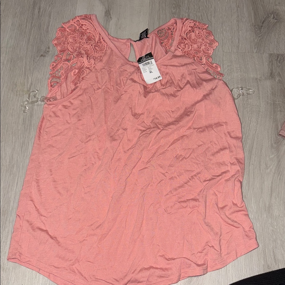 Women’s Rue21 brand new Pink Lace Sleeve Women's Top